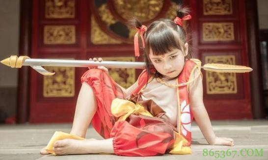 漫展的小朋友越来越多，有人觉得是坏事，小孩子该去漫展么？