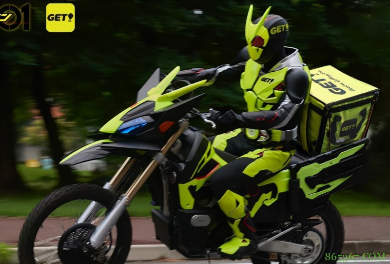 外卖小姐姐也玩换装，LO装短裙都换上了