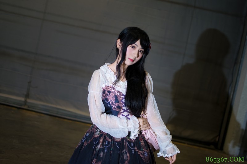 洛丽塔场照,小姐姐的蓬蓬裙特别有仙气。