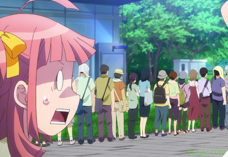 国内展会幺蛾子多，前有漫展掀衣女，今有潮玩展游客被暴晒3小时