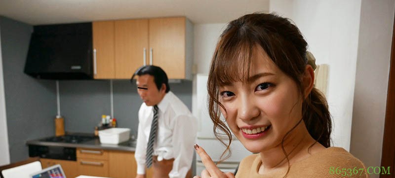 痴女魂爆发!粉丝在家视讯会议,“美谷朱里”却在桌下帮吃肉肉!