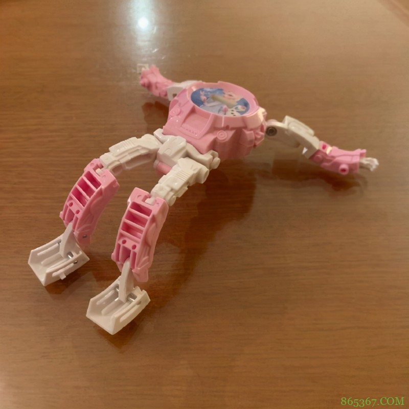 艾莎女王也有奇葩周边？看着跟变形金刚似的，好像还是正版的