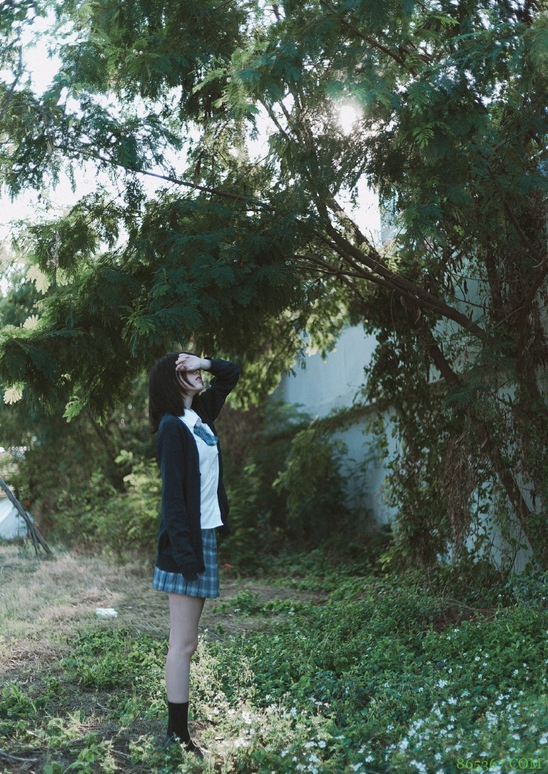 JK少女，清晨的大桥底