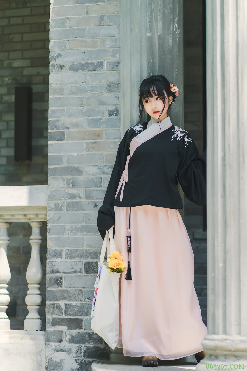 充满仙气的汉服小姐姐。