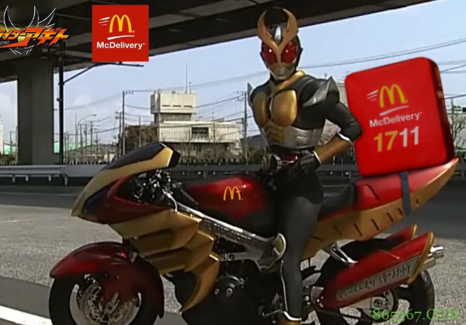 外卖小姐姐也玩换装，LO装短裙都换上了