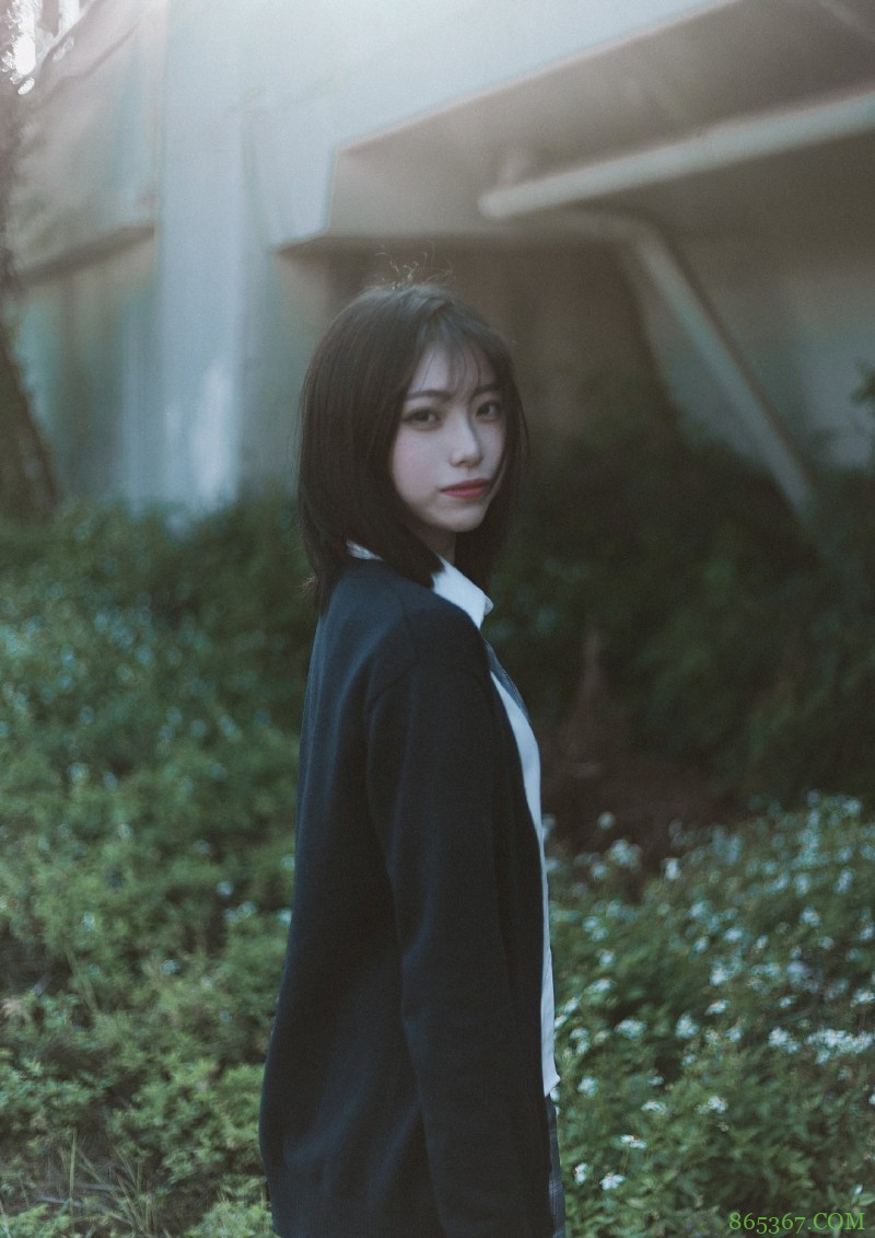 JK少女，清晨的大桥底