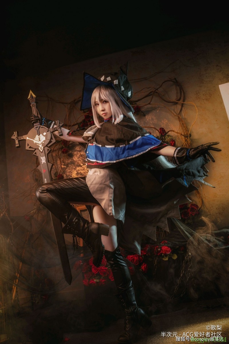 cos:明日方舟斯卡蒂cos正片@歌梨