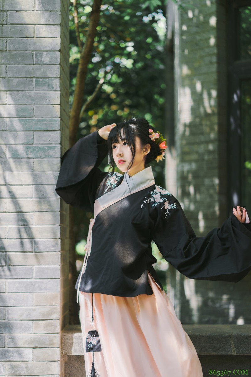 充满仙气的汉服小姐姐。