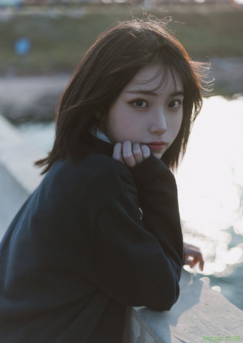 JK少女，清晨的大桥底