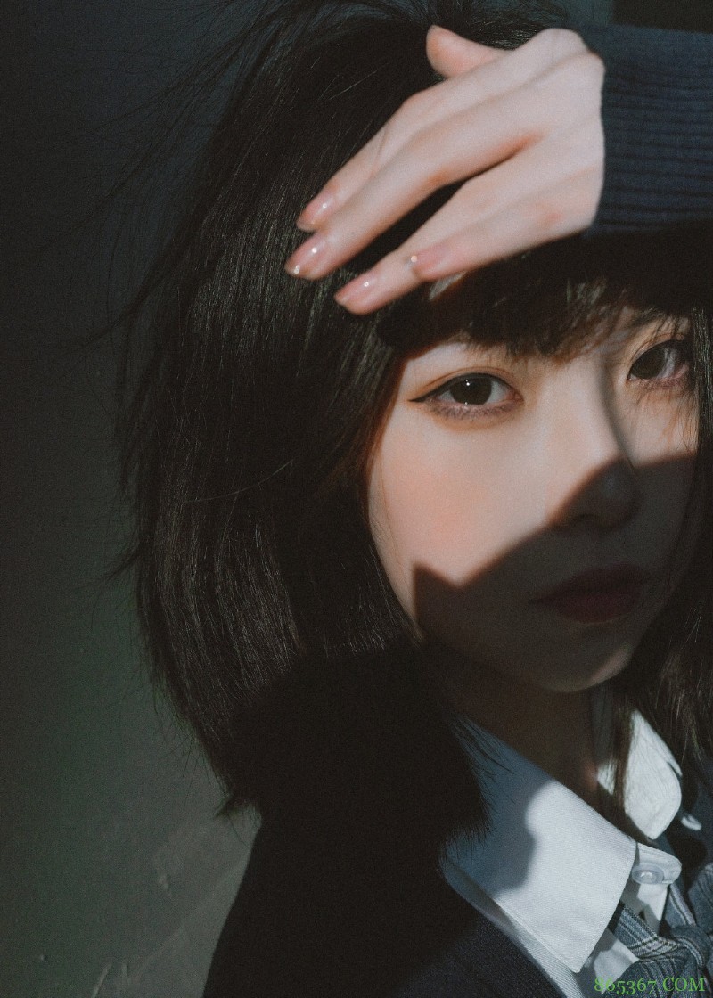 JK少女，清晨的大桥底