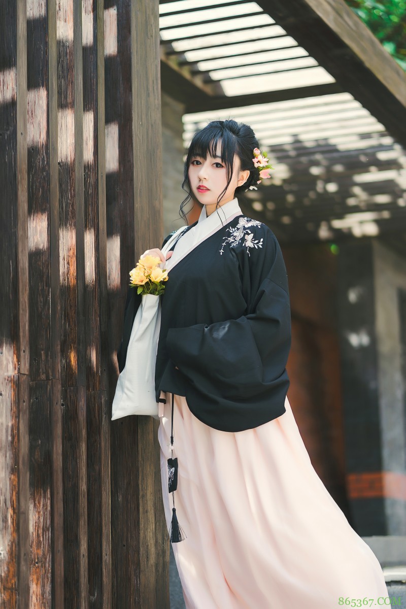 充满仙气的汉服小姐姐。