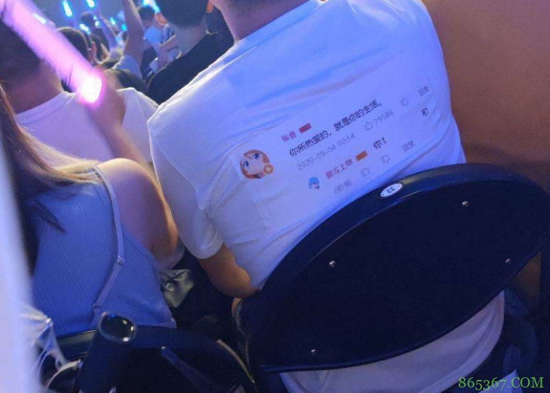 漫展cos吴京已经很扯了,更扯的是有人cos叔叔,还是两位JK妹子?