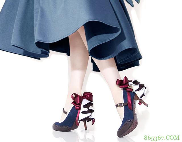 紫罗兰花园的高跟鞋太好看,粉丝加钱也要买,背后的逻辑值得反思