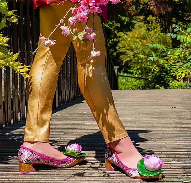 紫罗兰花园的高跟鞋人人夸，迪士尼公主联名鞋却招人骂，也太丑了
