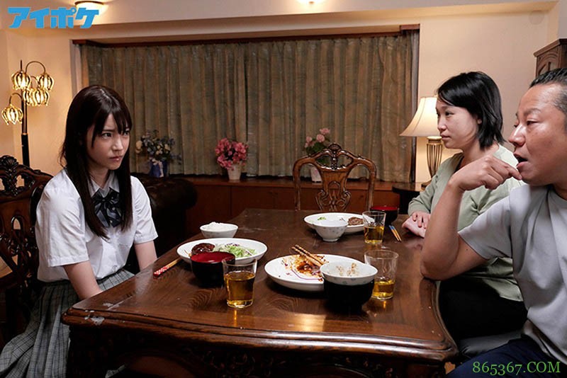 变态继父逼“枫カレン”换高中制服给他上 为了妈妈的幸福只能忍!