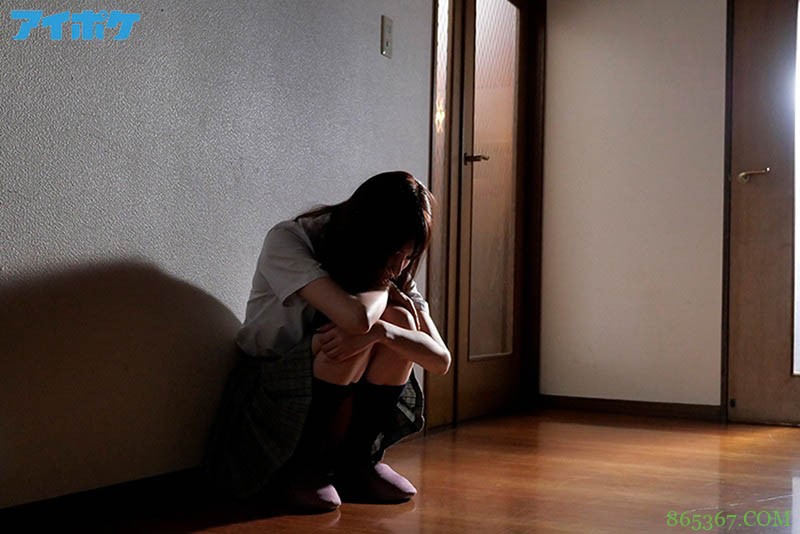 变态继父逼“枫カレン”换高中制服给他上 为了妈妈的幸福只能忍!