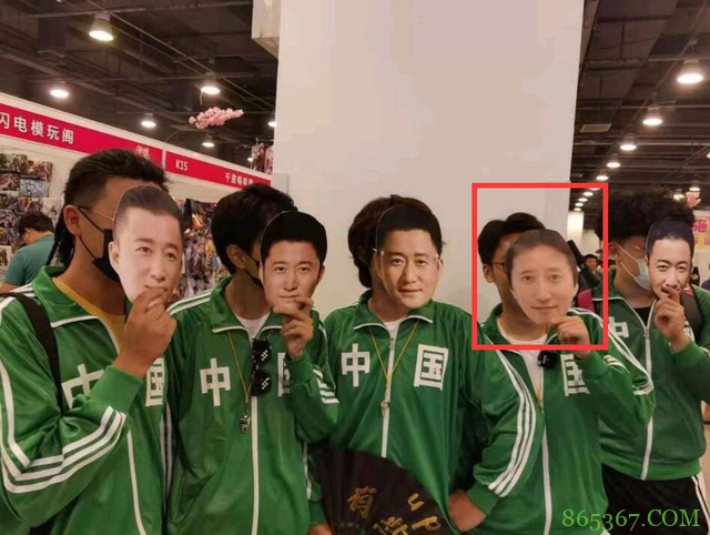 华强买瓜都有人出COS了,这也太秀了,也不知道那瓜保熟么