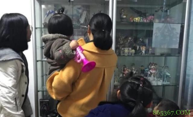 网友分享让手办爱好者心脏骤停的瞬间，比起小朋友，猫咪更可怕