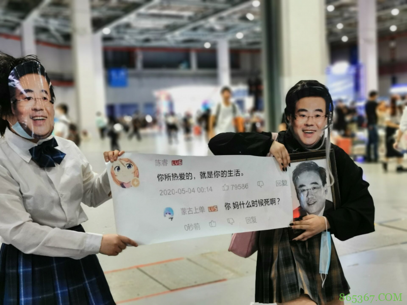 漫展cos吴京已经很扯了,更扯的是有人cos叔叔,还是两位JK妹子?