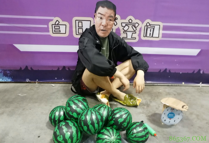 华强买瓜都有人出COS了,这也太秀了,也不知道那瓜保熟么