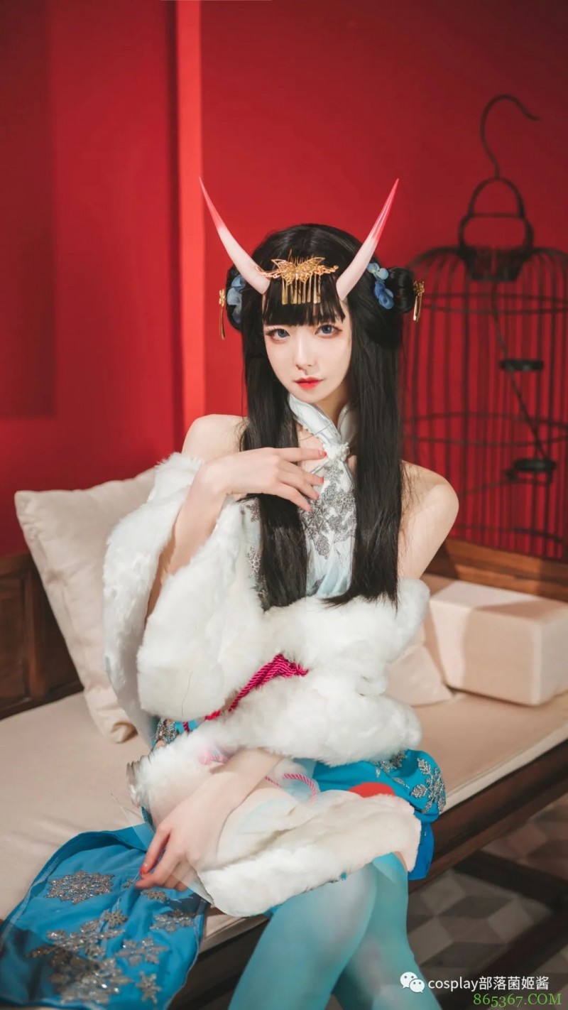 cos：碧蓝航线​能代冬雪沁香cos正片@封疆疆
