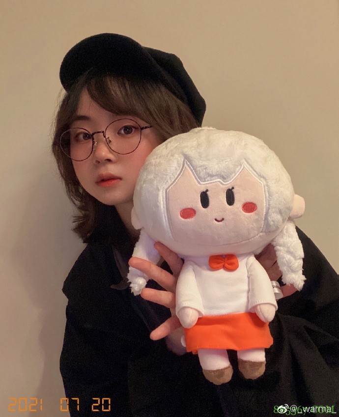 B站200万粉UP主终露脸！沃玛公开自拍照！下届百大该有她了吧？