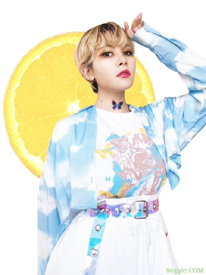 徐伦声优当模特,展示JOJO父女主题T恤,网友提议可以出COS