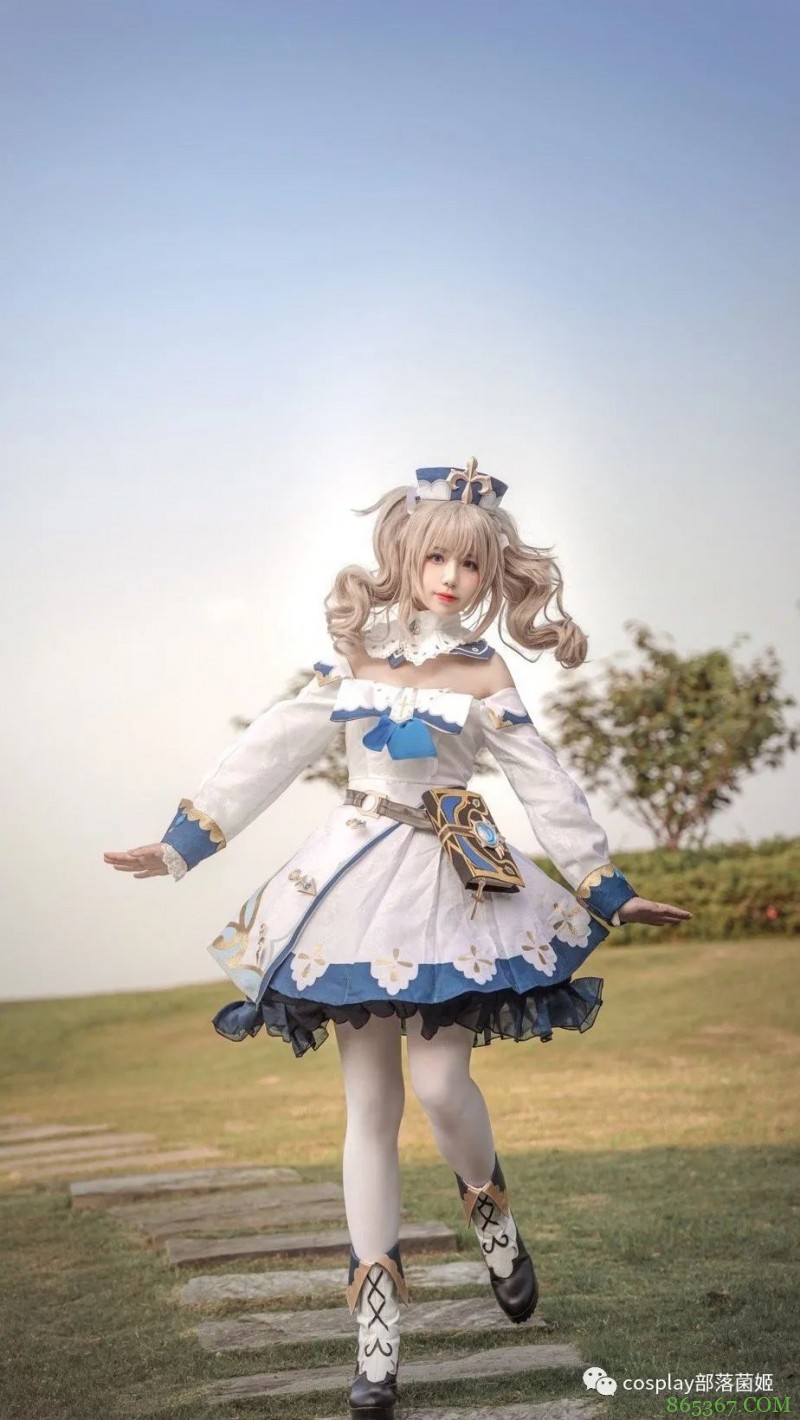 cos：原神祈礼牧师芭芭拉cos正片@李若雨