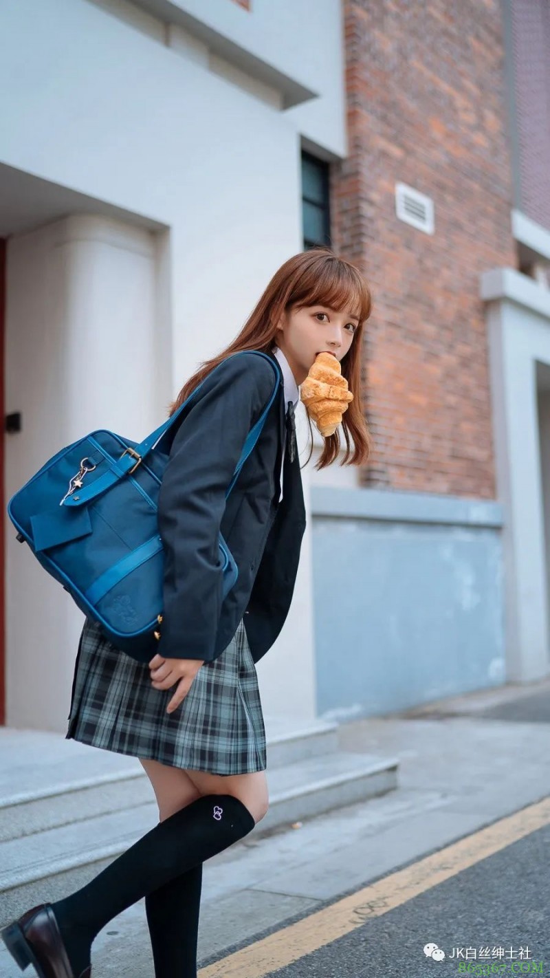 JK少女:叼面包少女,是我心中得漫画主角