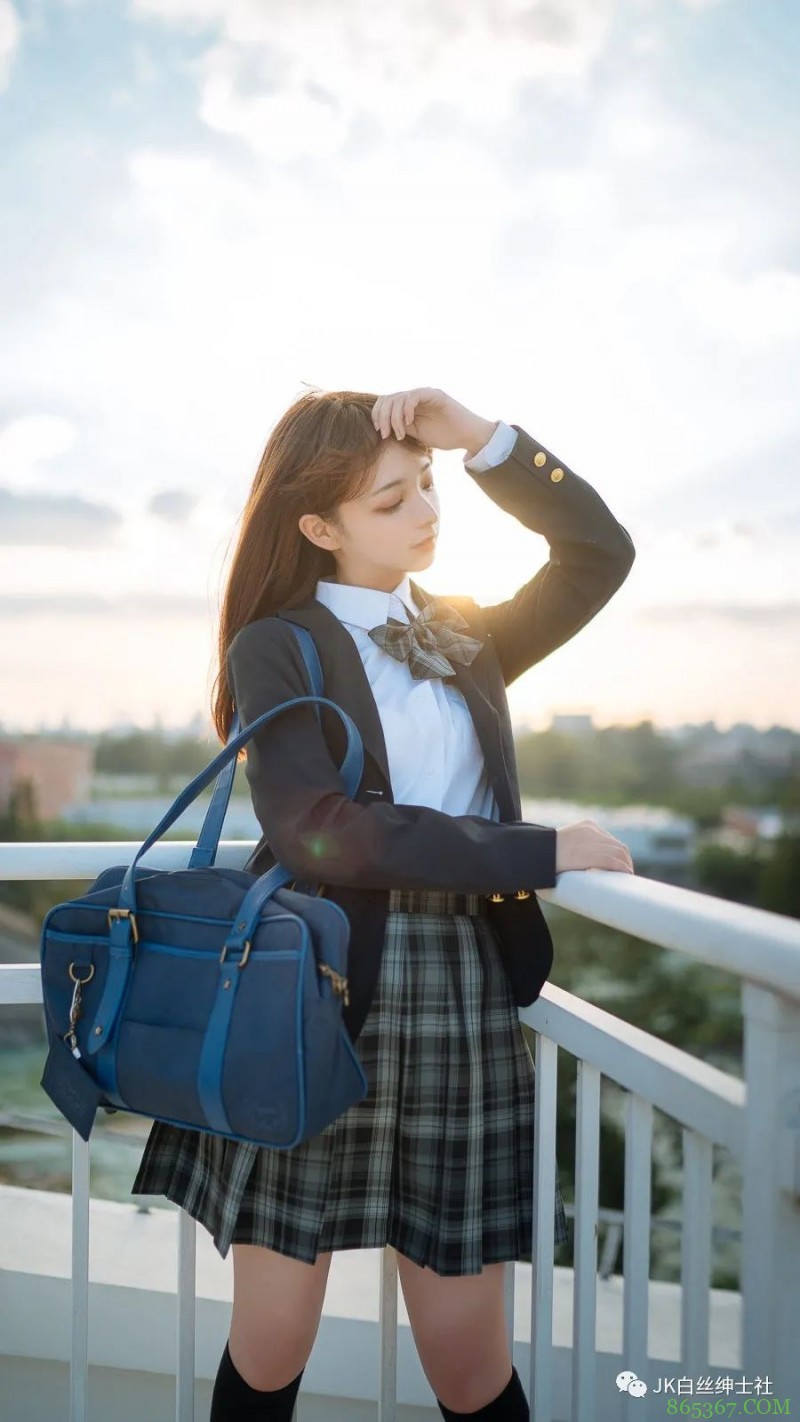 JK少女:叼面包少女,是我心中得漫画主角