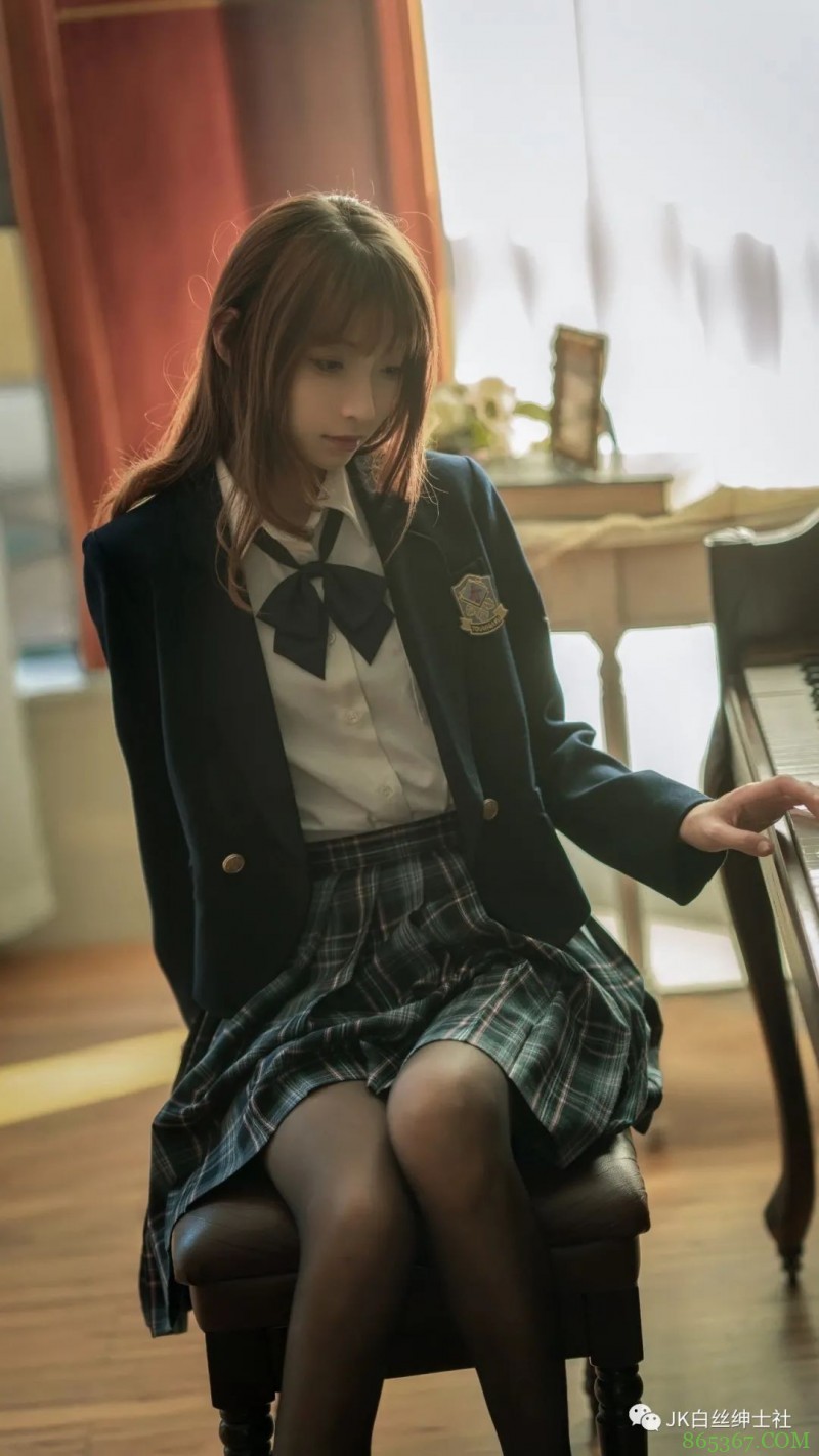 JK少女:难以忘记你温柔目光