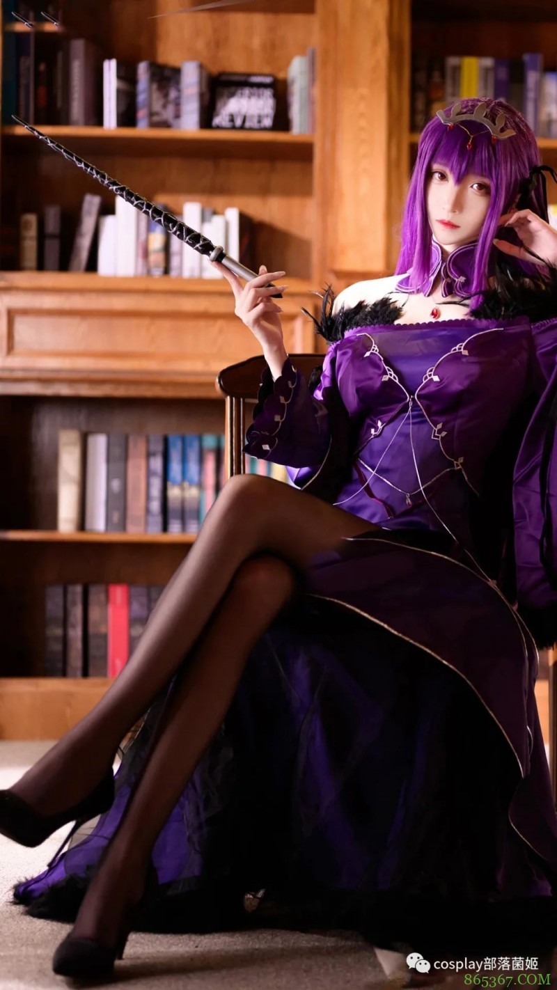 cos：王者气质的斯卡哈cos正片@青青子，这大长腿谁能抗住