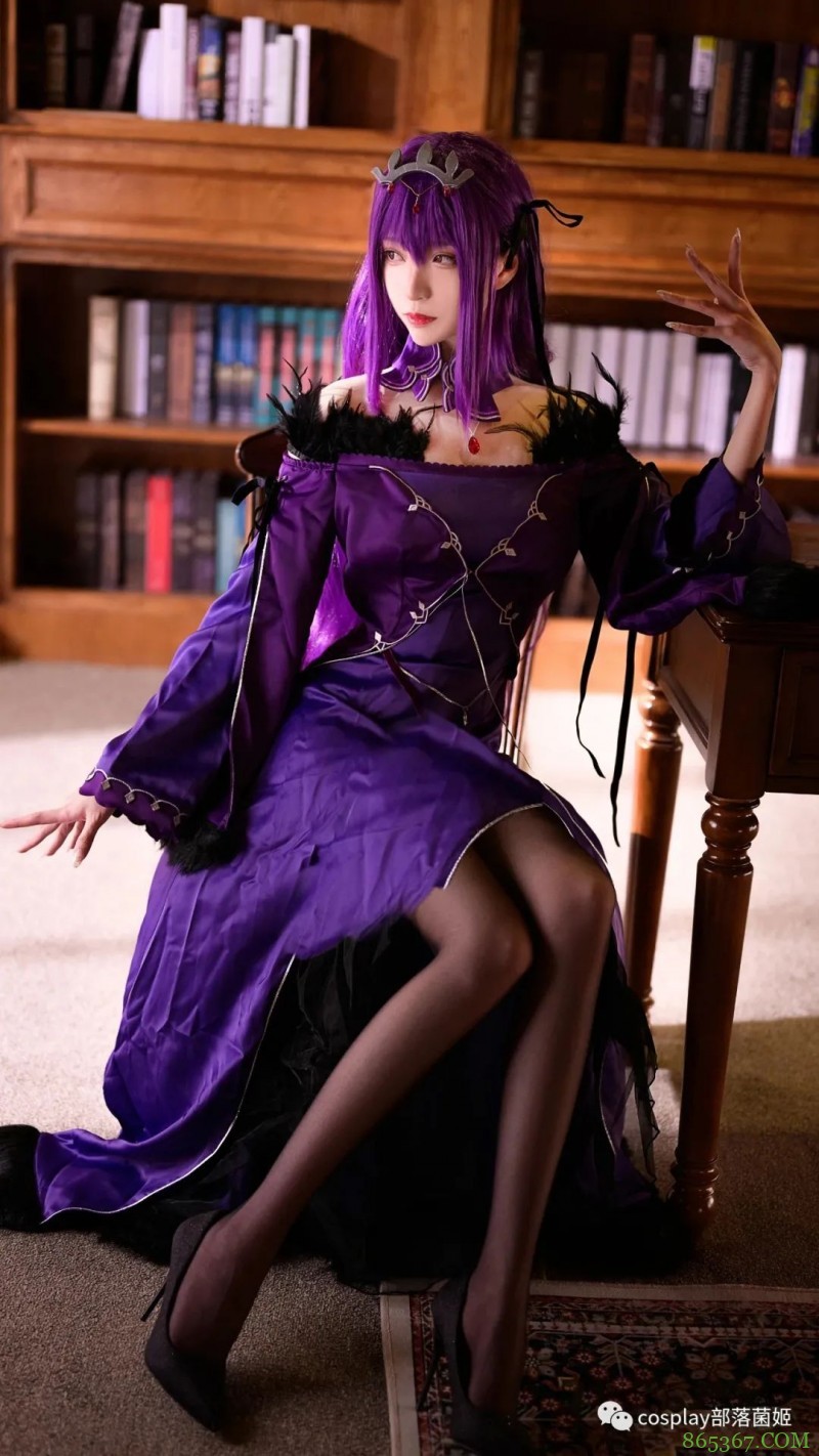 cos：王者气质的斯卡哈cos正片@青青子，这大长腿谁能抗住