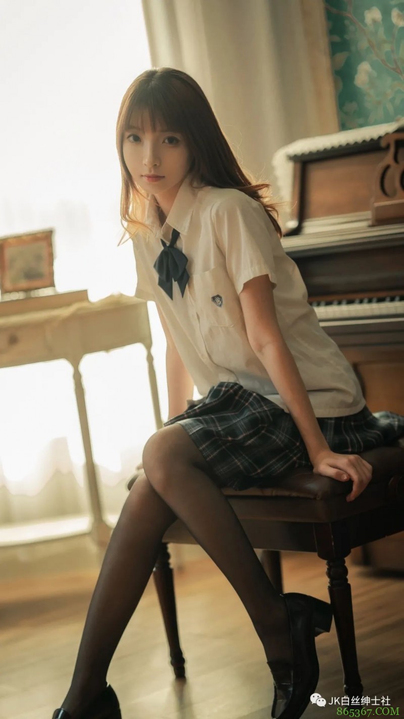 JK少女:难以忘记你温柔目光