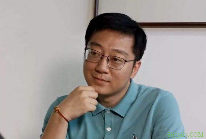 朱一旦又去参加脱口秀了，这是要转型的节奏？