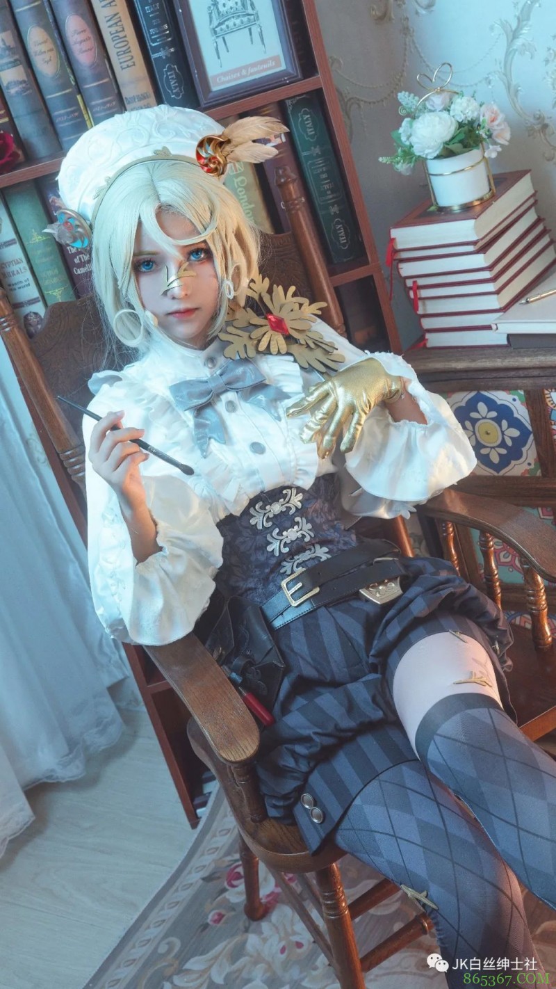 cos：​第五人格画家cos正片@月见里·浅九