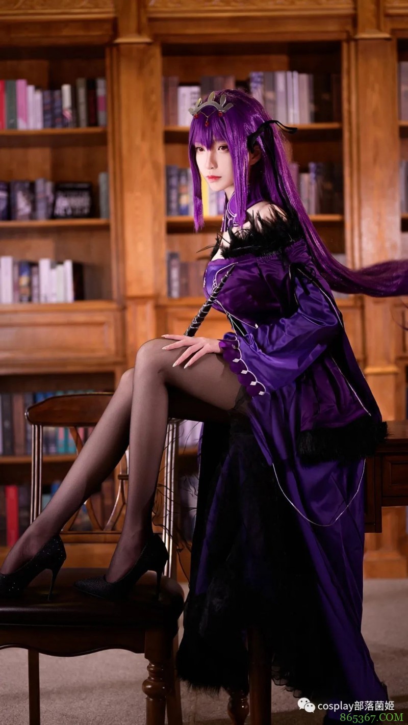 cos：王者气质的斯卡哈cos正片@青青子，这大长腿谁能抗住