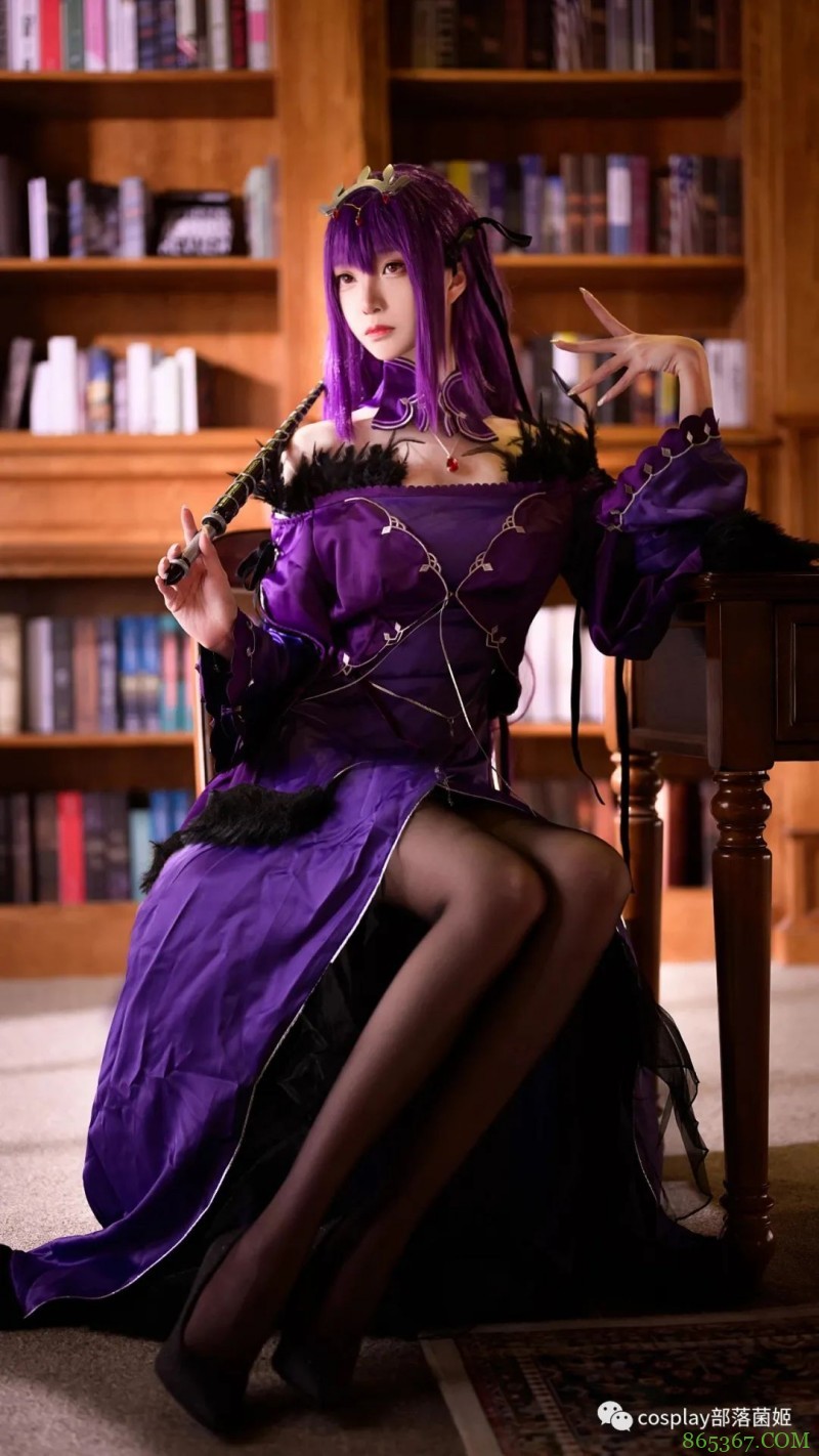 cos：王者气质的斯卡哈cos正片@青青子，这大长腿谁能抗住