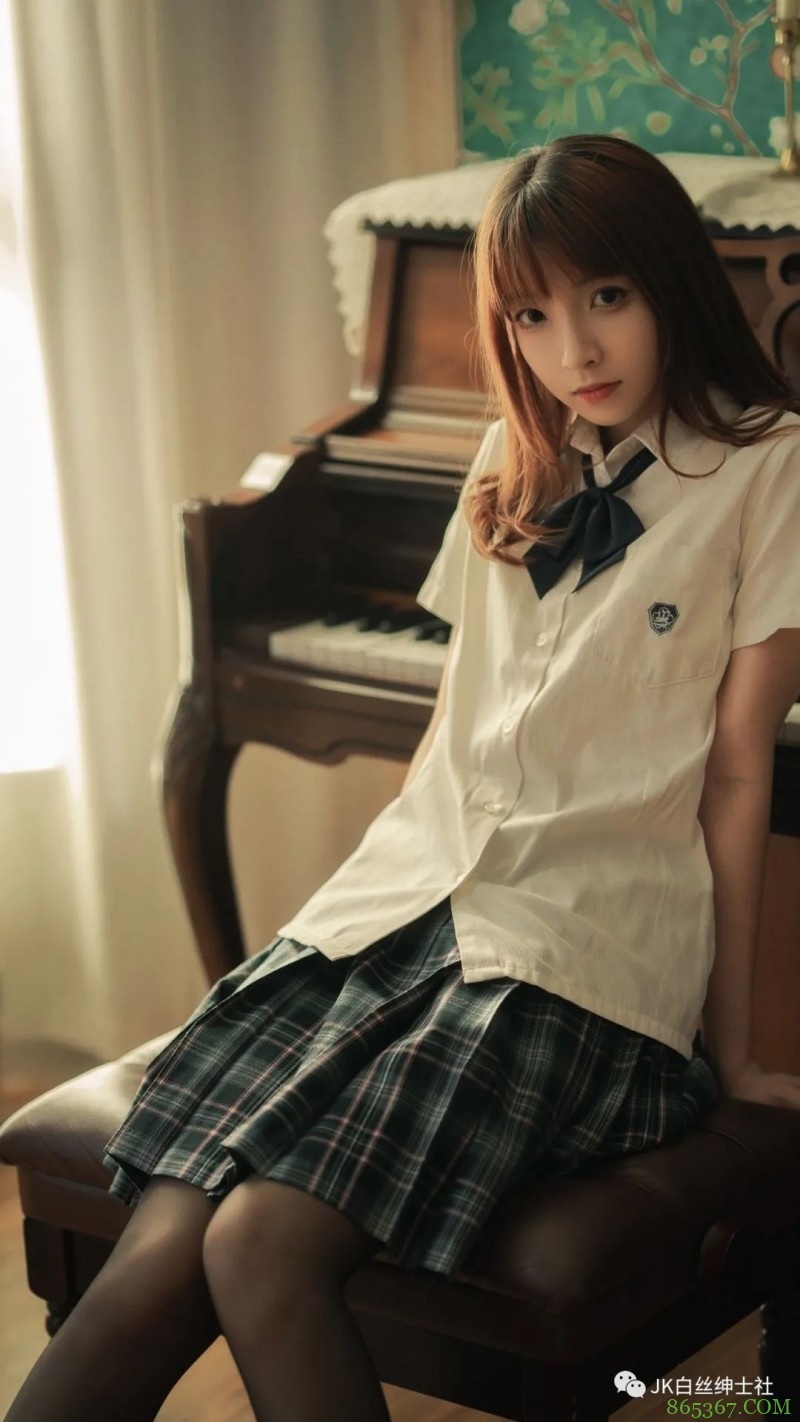 JK少女:难以忘记你温柔目光