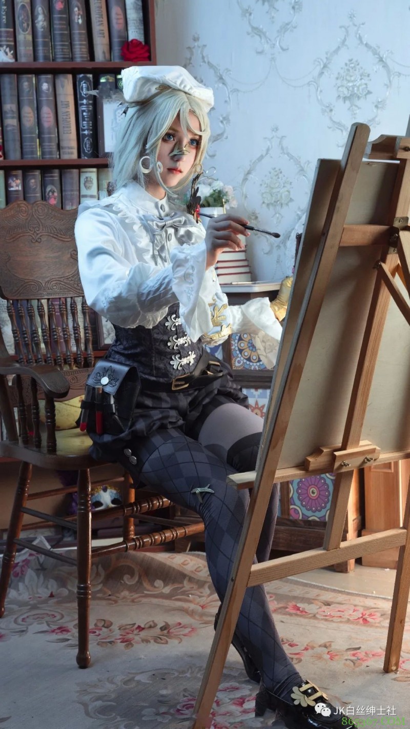 cos：​第五人格画家cos正片@月见里·浅九