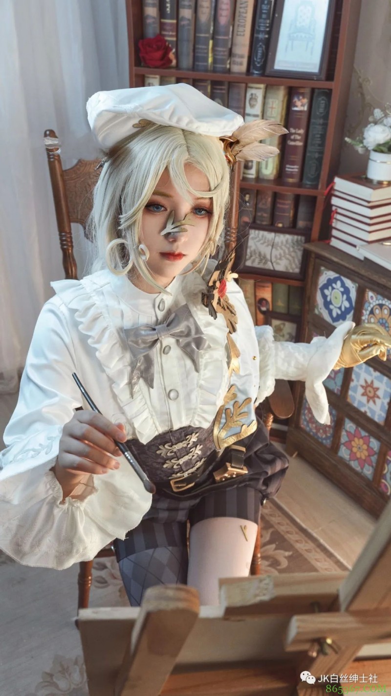 cos：​第五人格画家cos正片@月见里·浅九