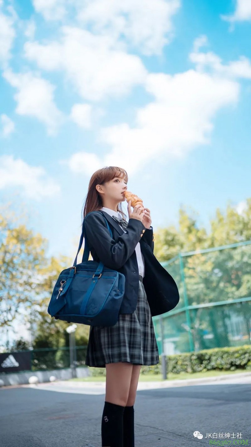 JK少女:叼面包少女,是我心中得漫画主角