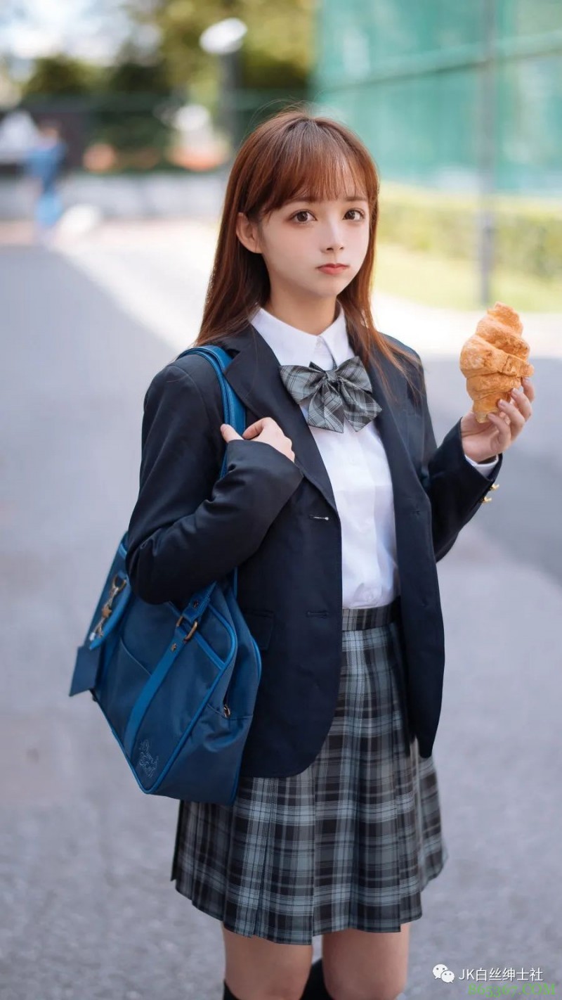 JK少女:叼面包少女,是我心中得漫画主角