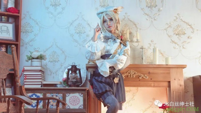 cos：​第五人格画家cos正片@月见里·浅九