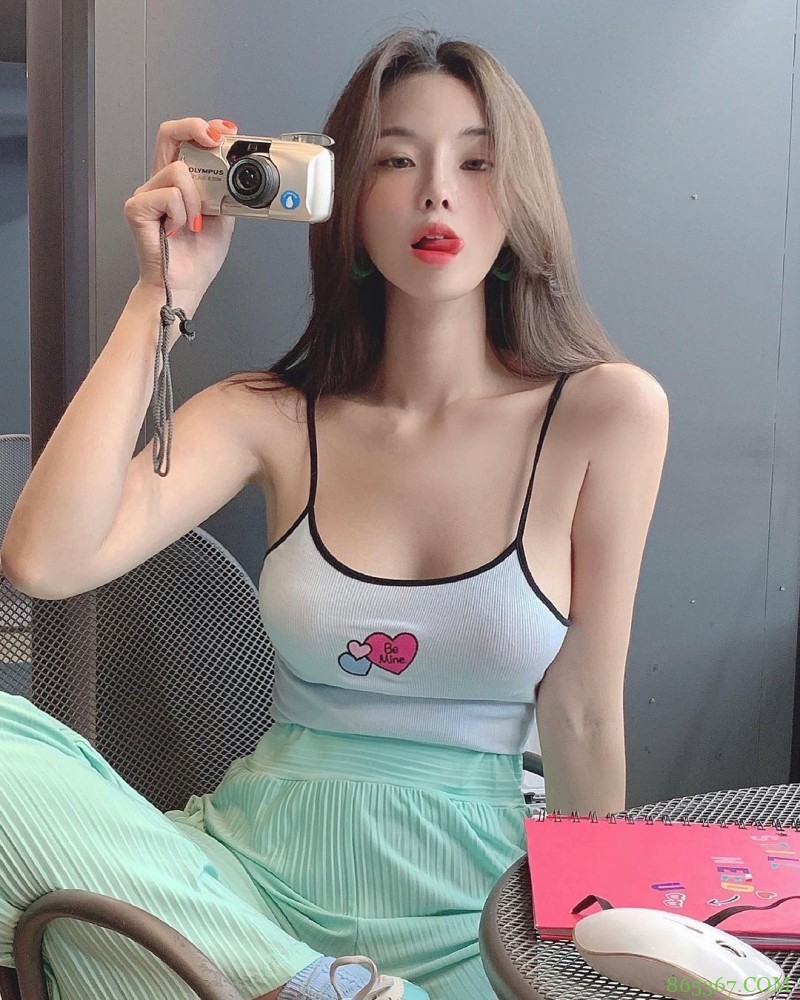 「极品白皙姊姊」天菜颜值让人恋爱!好身材释放超害羞视角