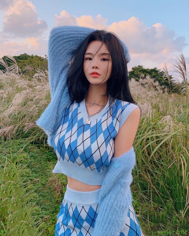 「极品白皙姊姊」天菜颜值让人恋爱!好身材释放超害羞视角