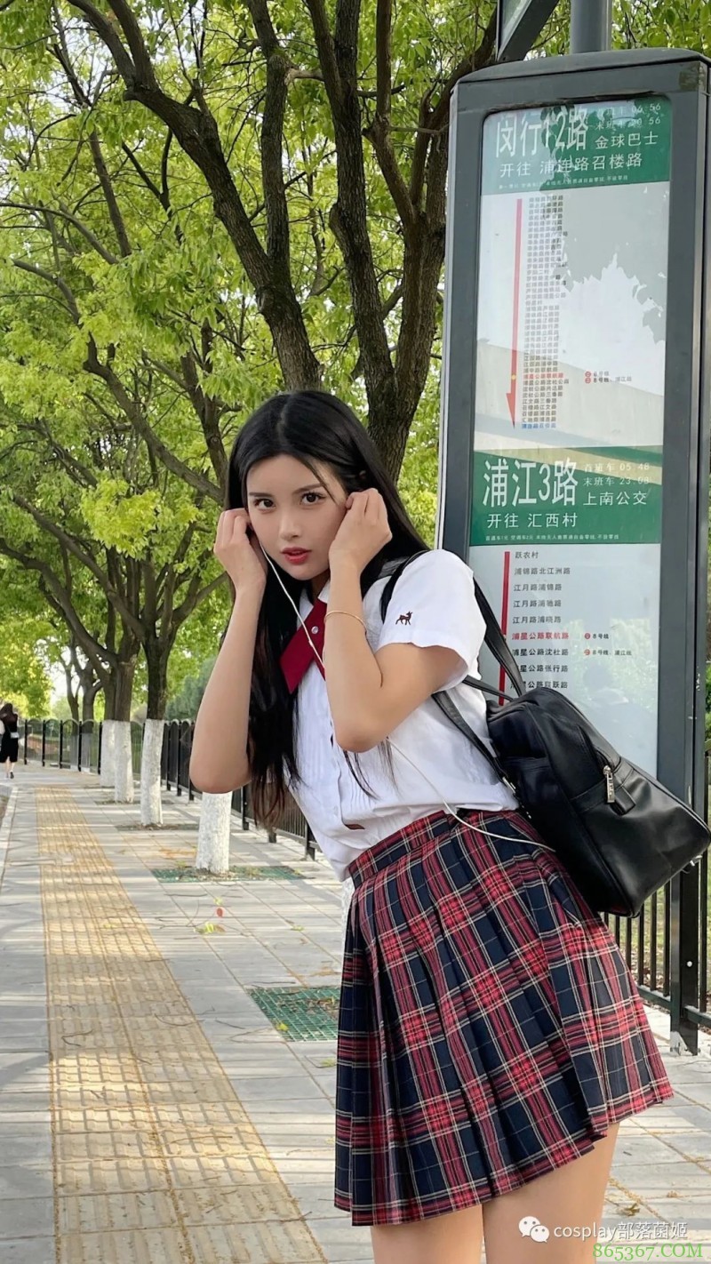 JK少女：把耳机分你一半