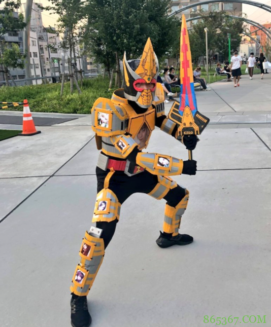 日本小哥拿13位前女友照片cos帝王剑,网友吐槽:难怪都分手了