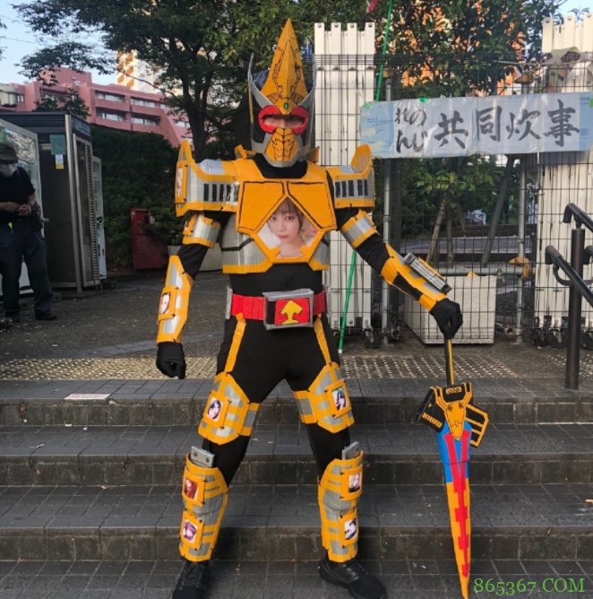 日本小哥拿13位前女友照片cos帝王剑,网友吐槽:难怪都分手了