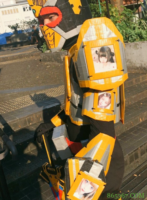 日本小哥拿13位前女友照片cos帝王剑,网友吐槽:难怪都分手了